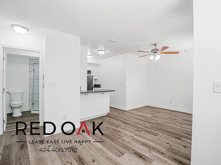 545 W 14th St #22 — Photo 9