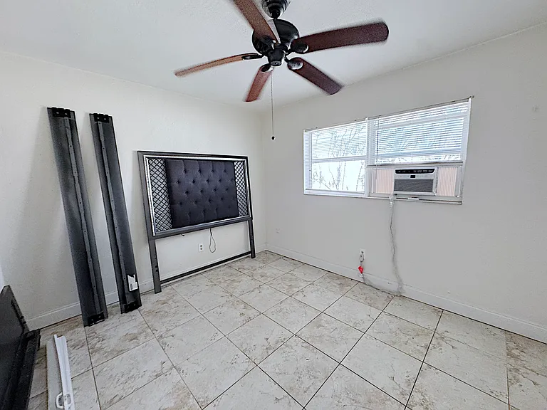 511 SE 2nd Ave #2 — Photo 31