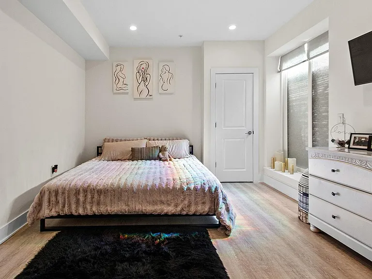 1649 E Eyre St #7 — Photo 17