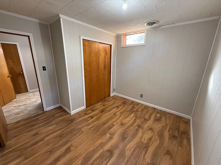 1037 Stringtown Rd — Photo 7