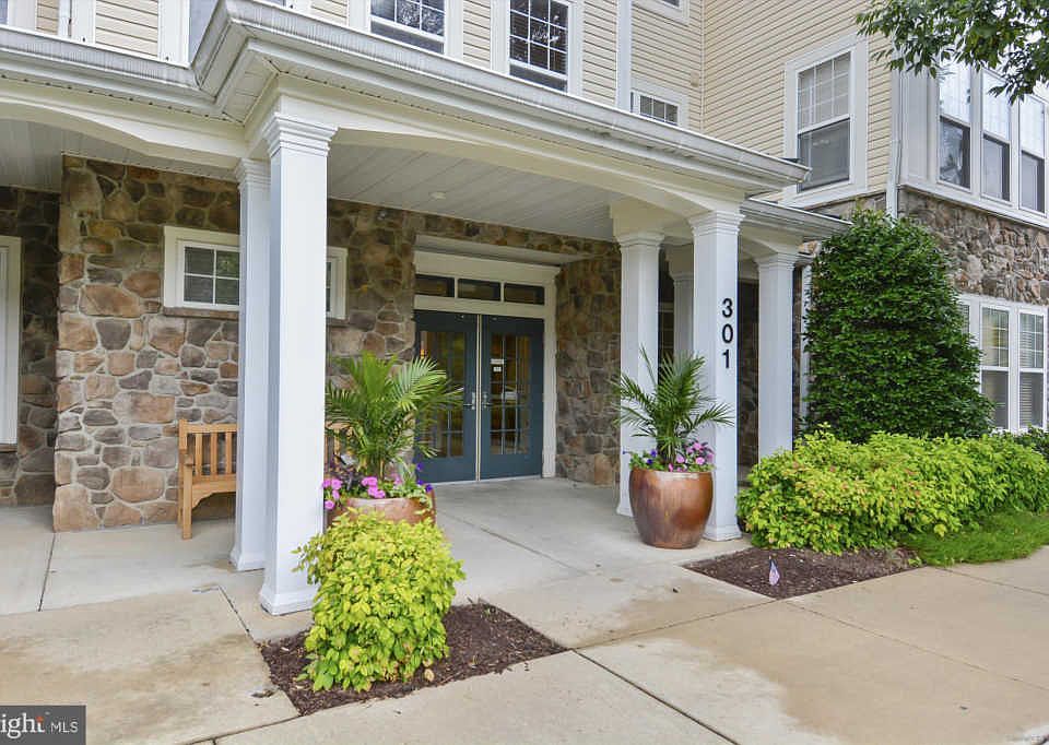 1st image of 301 High Gables Dr APT 104