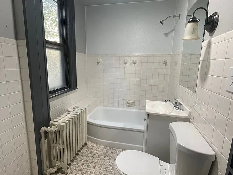 2629 N Maryland Ave — Photo 6