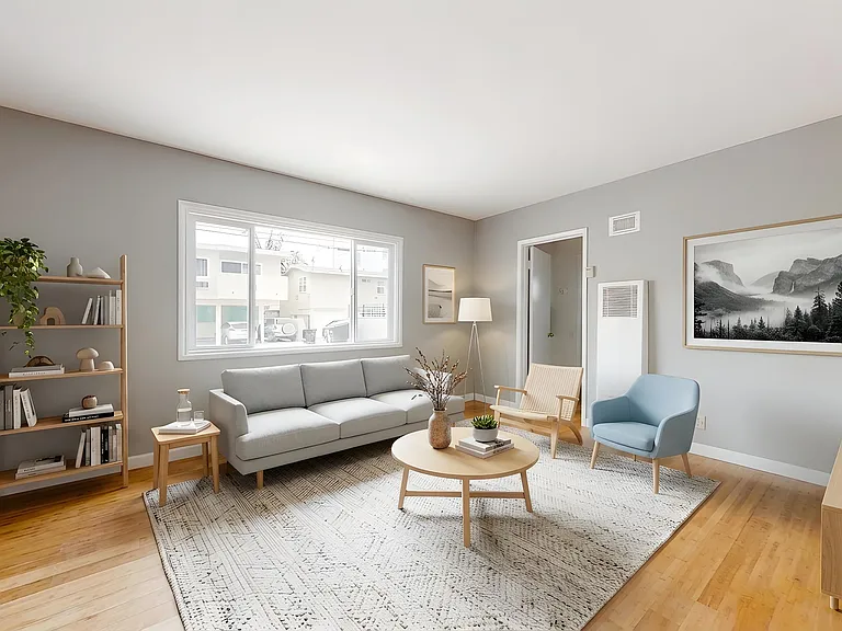 1529 Granville Ave #4 — Photo 1