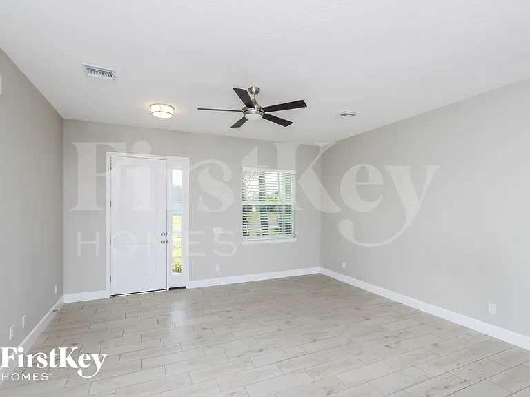 991 Walden Blvd SE — Photo 3