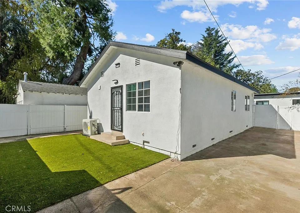 5732 N Stansbury Ave