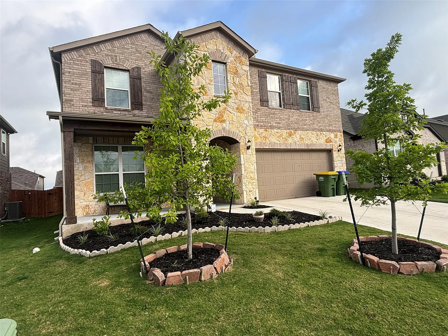 5 bed, 4.0 bath, 2751 sqft, $2,950 — Photo 2