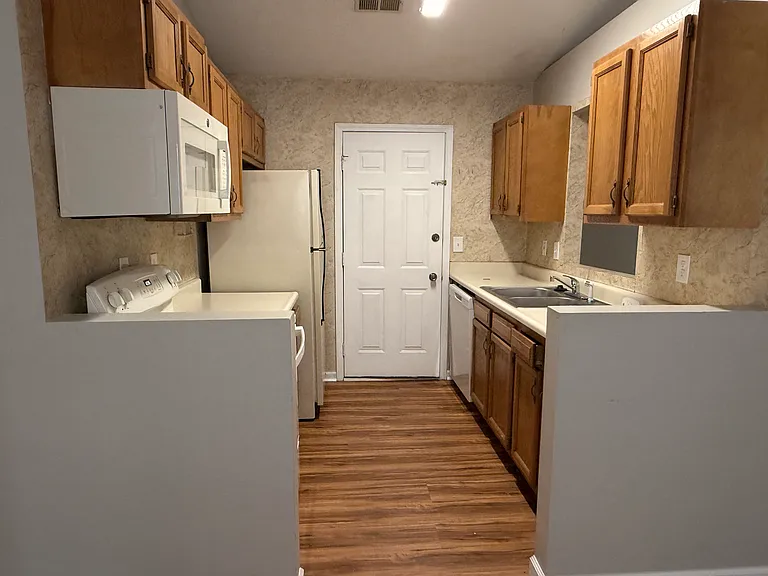 276 Pleasant Pointe Dr — Photo 3