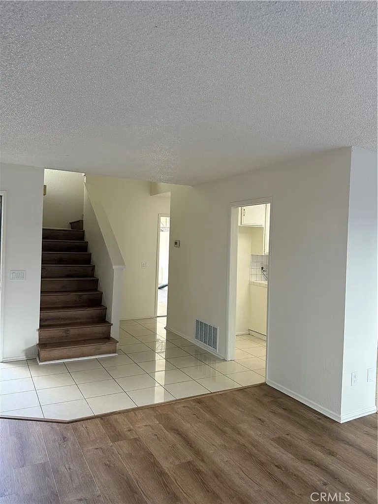3 bed, 2.5 bath, 1515 sqft, $3,700 — Photo 3