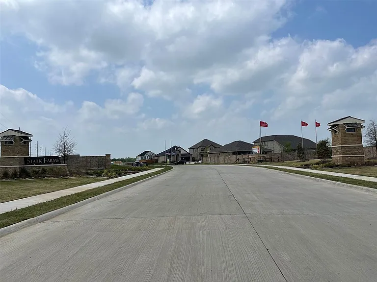 5405 Fairdale Dr — Photo 2