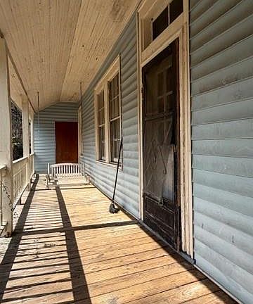 3rd image of 3006 Pleasant Valley Rd