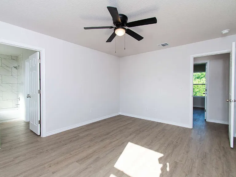 802 White Meadow Ln #B — Photo 9