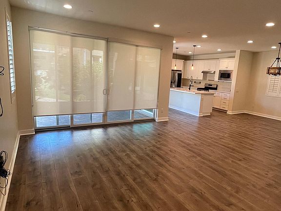 3rd image of 10527 Santa Monica St