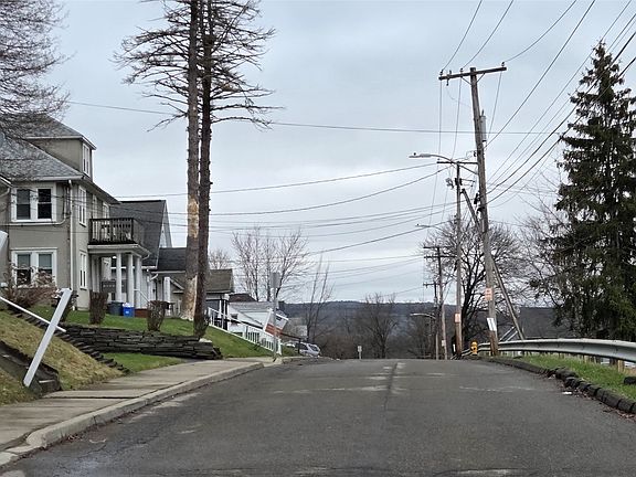 3rd image of 520 Davis Ave