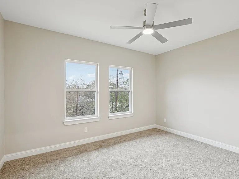 1713 Highland Dr W — Photo 34