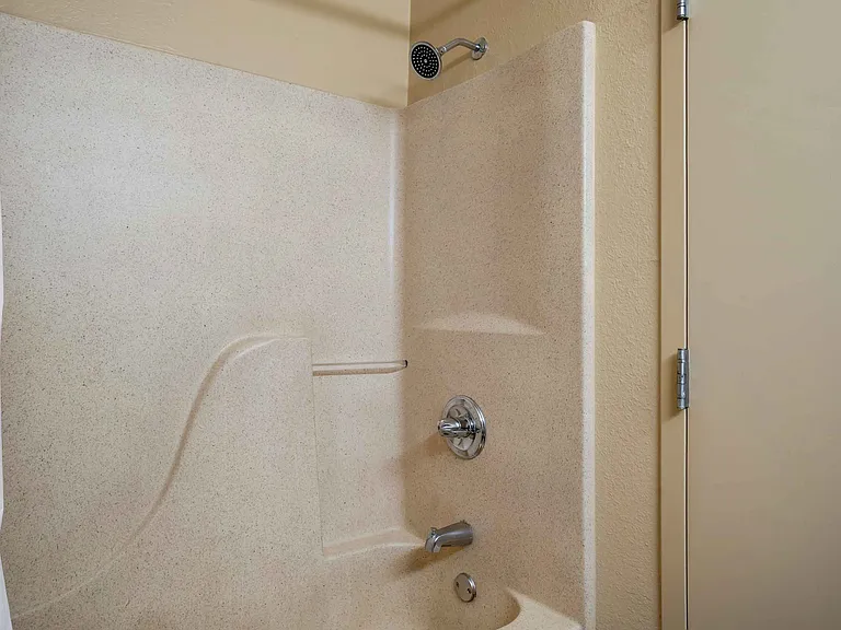 Studio Suite - 1 Queen Bed