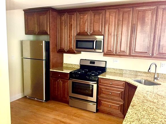 2nd image of 7602 N Eastlake Ter APT 02