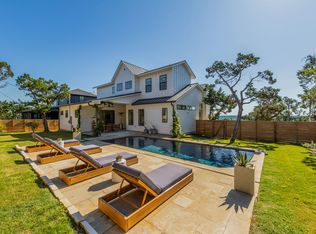 9012 Grandview Dr, Jonestown, TX 78645