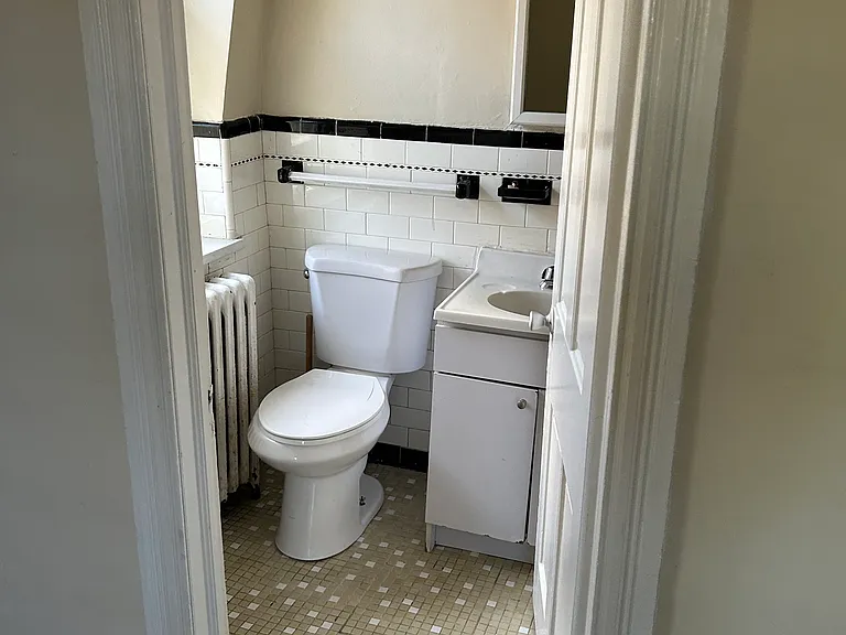 907 S 47th St #3R — Photo 12