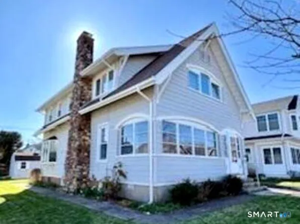 33 Wilford Rd, Branford, CT 06405