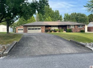 320 Holmes Dr, Paducah, KY 42003