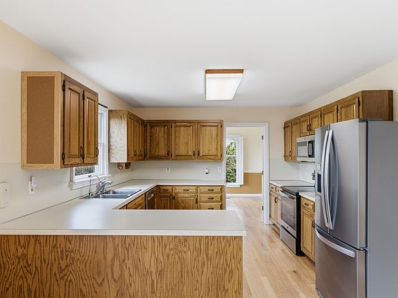 3rd image of 110 Sunbright Dr