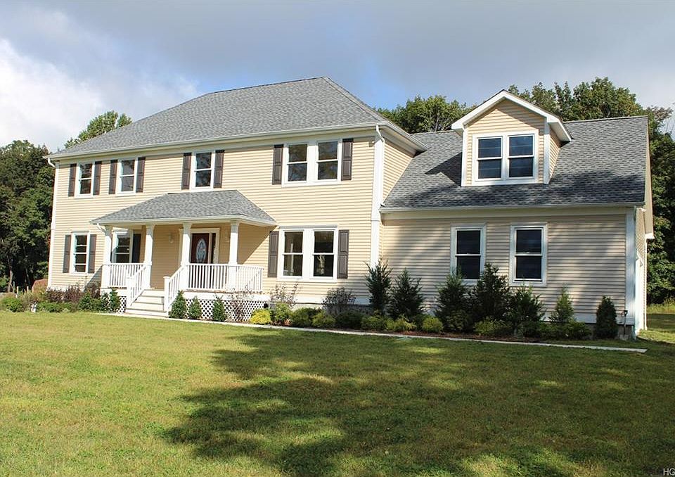 1st image of 11 Lounsbury Dr
