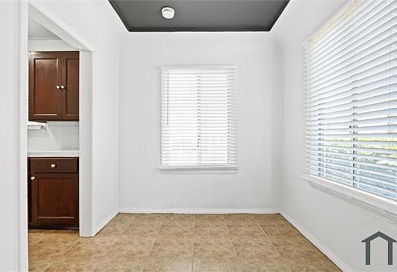 4th image of 1052 W 105th St