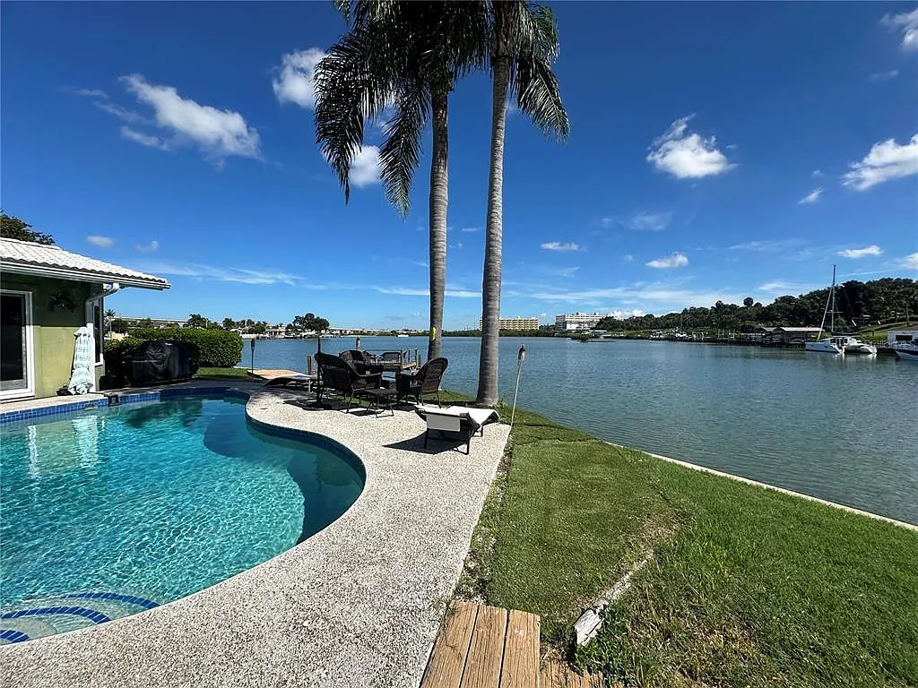 3 bed, 3.0 bath, 2624 sqft, $4,000 — Photo 3