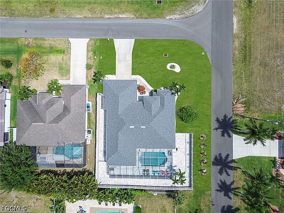 4th image of 1722 SW 38th Ter