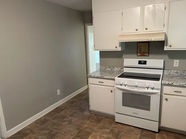 308-318 Holland Cir W, Statesville, NC 28677