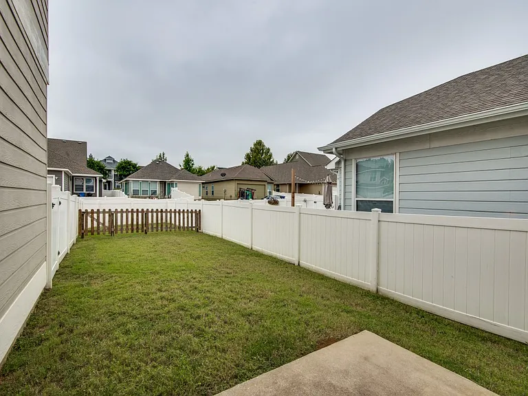 10120 Cherry Hill Ln — Photo 17