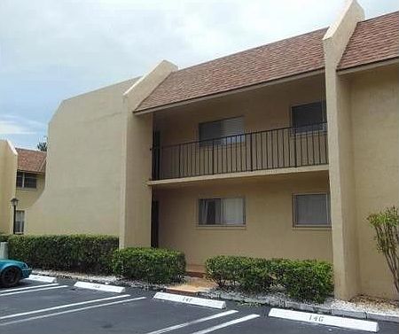 4th image of 2885 SW 22nd Ave