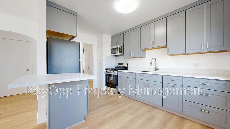 1 bed, 1.0 bath, 678 sqft, $3,500 — Photo 2