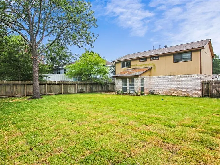9414 Crystal Cove Cir — Photo 14