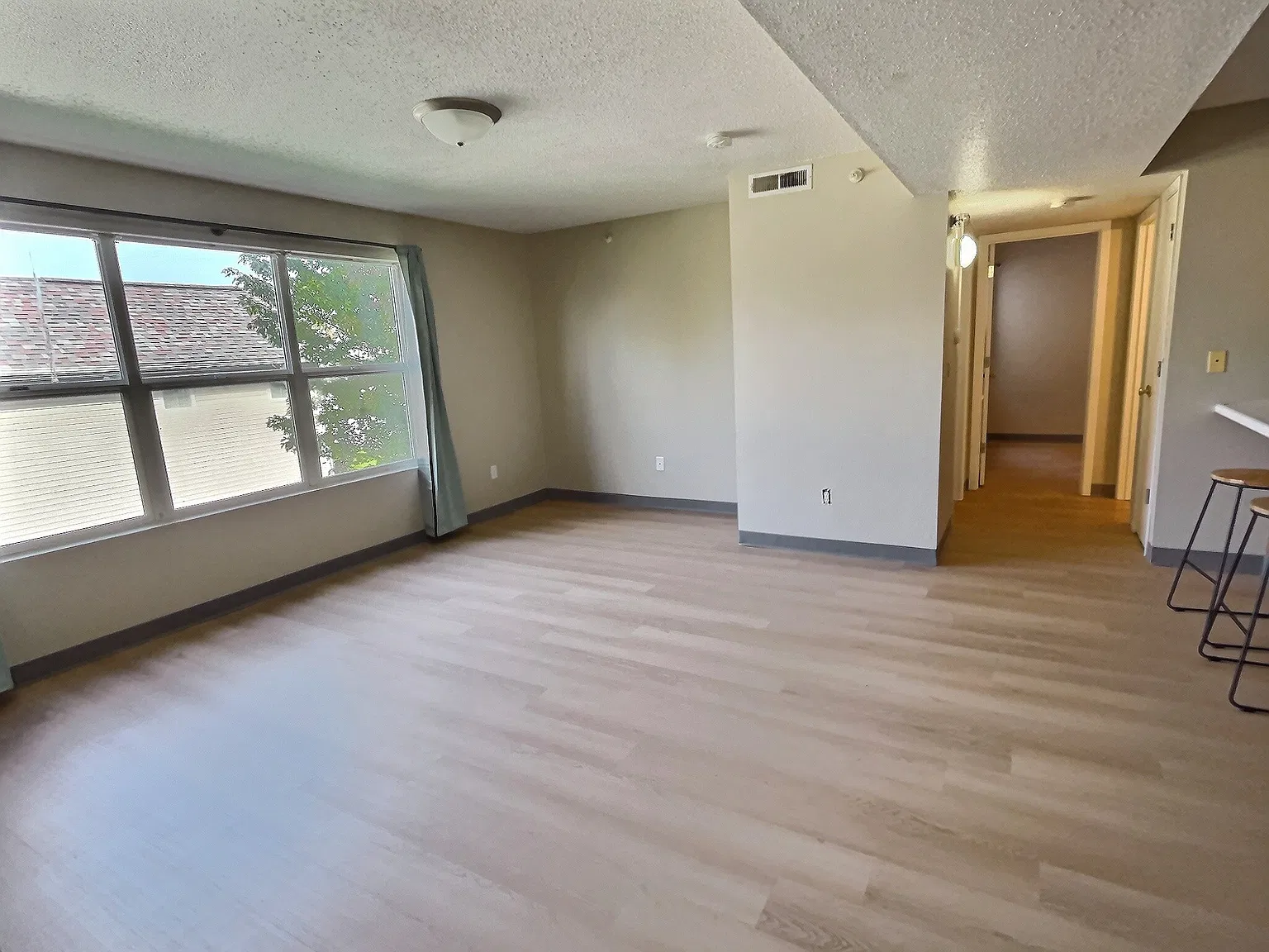 4 bed, 1150 sqft, $1,600 — Photo 2