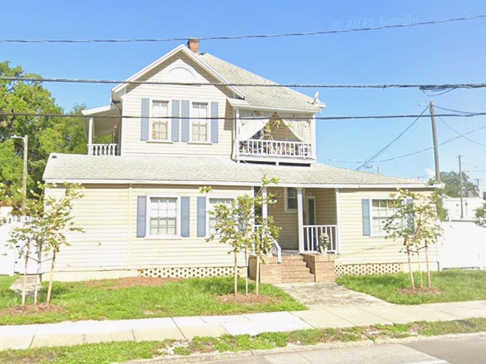 2nd image of 109 W South Ave #1