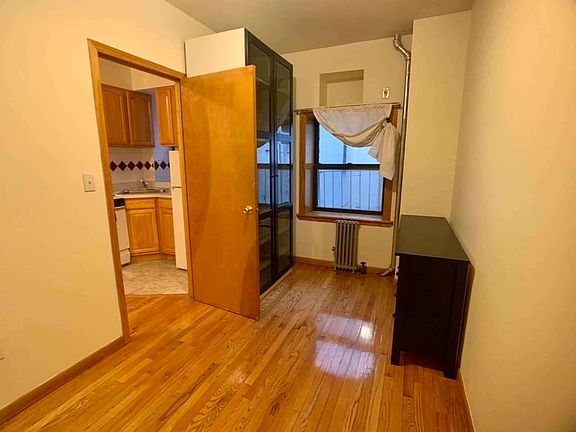 3rd image of 106 Mulberry St APT 18