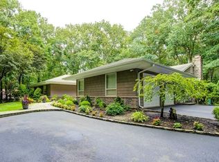 22 Bondsburry Ln, Melville, NY 11747