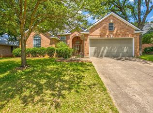 821 Forest Crossing Dr, Hurst, TX 76053