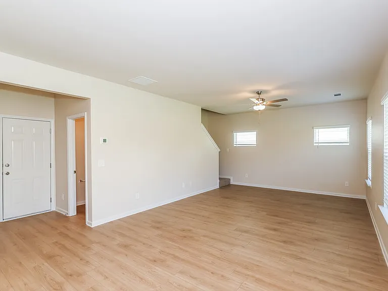 666 Mackenzie Cv — Photo 7