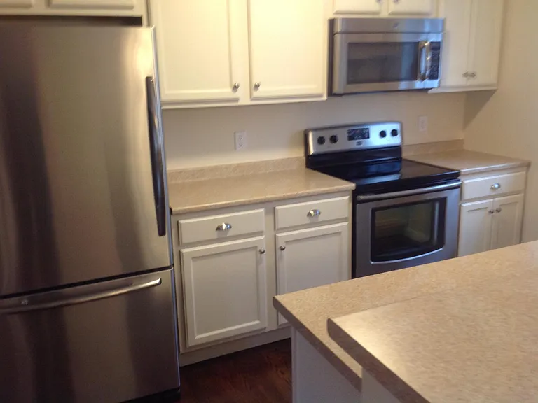 84 Holly St #B — Photo 12