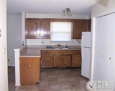 4th image of 556 Lorie Ln