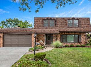 18052 Cherrywood Ln, Homewood, IL 60430