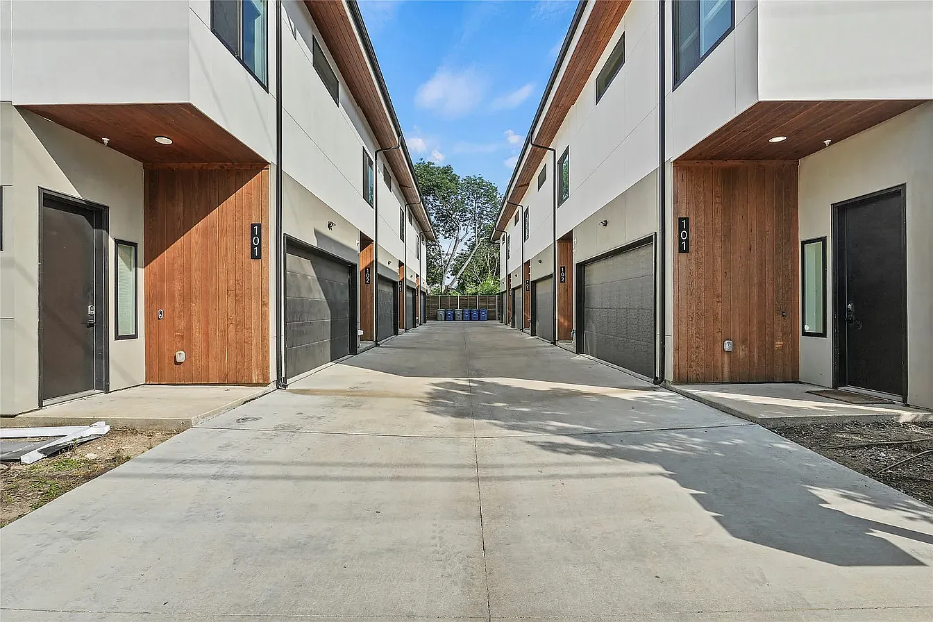 2 bed, 1581 sqft, $2,999 — Photo 2