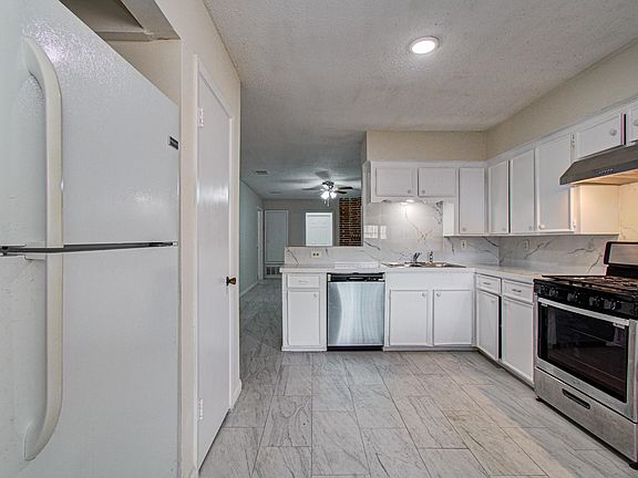 4th image of 8820 Bissonnet St