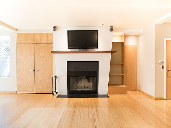 4th image of 4464 23rd St
