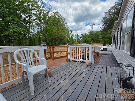 5th image of 744 Deer Park Rd