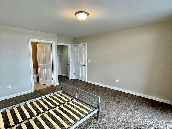 5th image of 6401-6423 N Rockwell St #6411-515