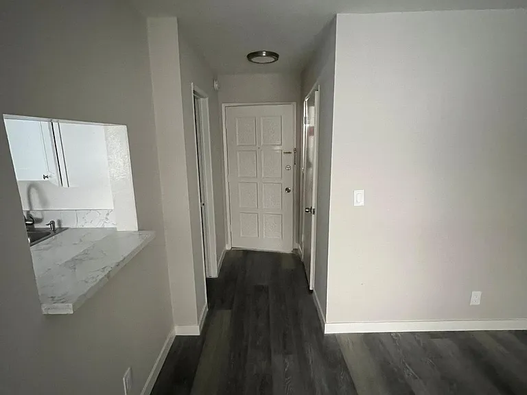 401 S. Hobart Ave — Photo 8