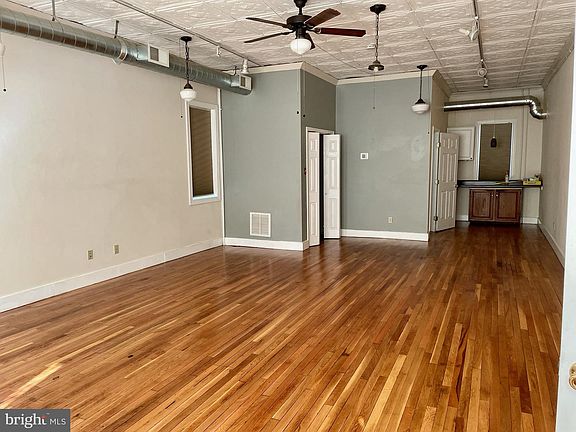 3rd image of 132 Wayside Ave